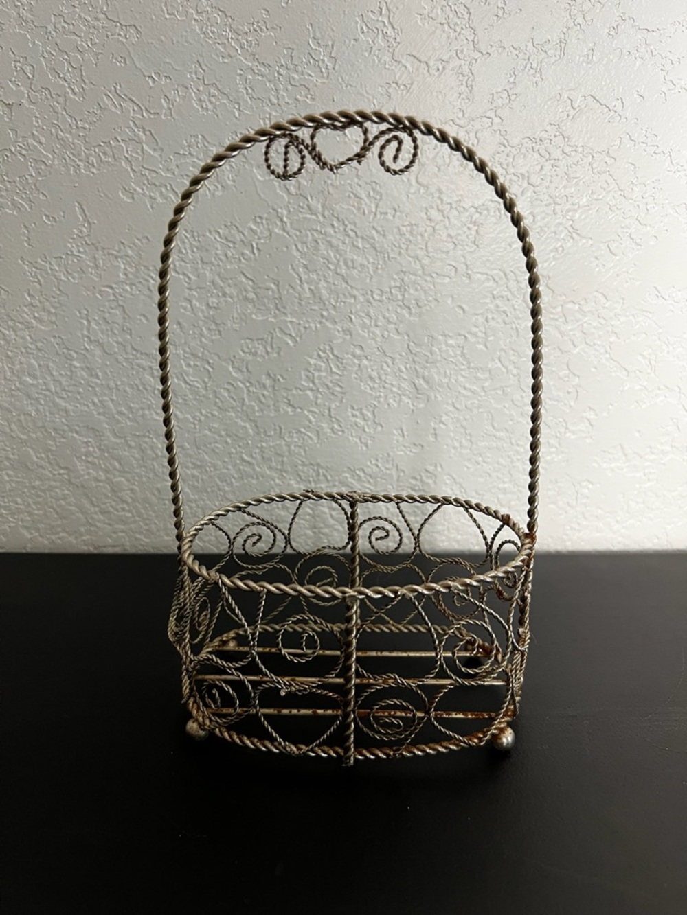 🤍✨ Vintage Twisted Wire Basket with Heart Detail✨🤍